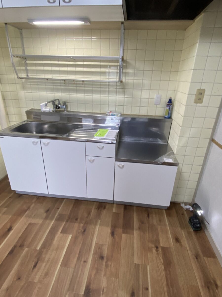 【施工事例】熊本のアパートキッチンリフォーム|費用を抑えて1日で綺麗にする方法